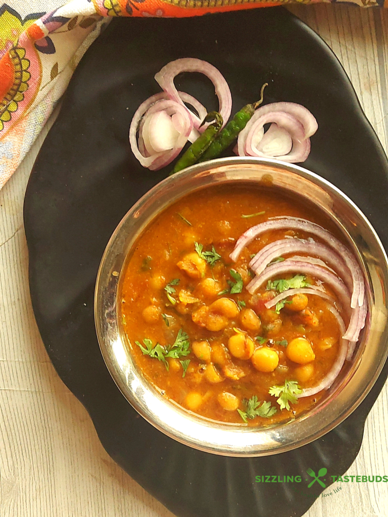 Safed Vatanyachi Usal is a curry made with rehydrated white peas slow cooked in a tangy spicy base. Served with Pav (bread rolls) or Roti (Flatbread).