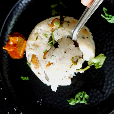 Biyyapurava Majjiga Upma is an Andhra style majjiga upma (rice semolina based savoury pudding made with cracked rice and buttermilk). Served as breakfast or tiffin