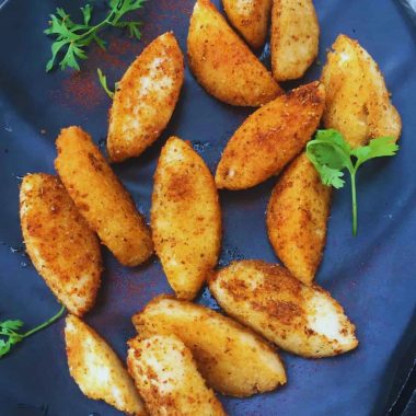 Baked Idli Fry is a low calorie, baked snack with leftover Idlis - a snack that is irresistible and addictive in taste and flavour.