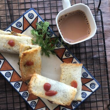 Baked Stuffed Bread Rolls are a quick and easy Vegan snack to put together. Great as appetisers for parties and snack box too !