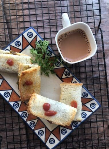 Baked Stuffed Bread Rolls are a quick and easy Vegan snack to put together. Great as appetisers for parties and snack box too !