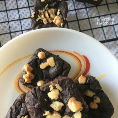 Flourless Chocochip brownie is a protein rich, Gluten free, Vegan treat with no refined sugar too!