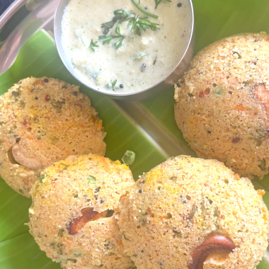 nstant Oats Idli is a quick to make Idli (steamed cakes) made with Oats and Semolina. Served with Chutney or Sambhar for a delicious breakfast or snack