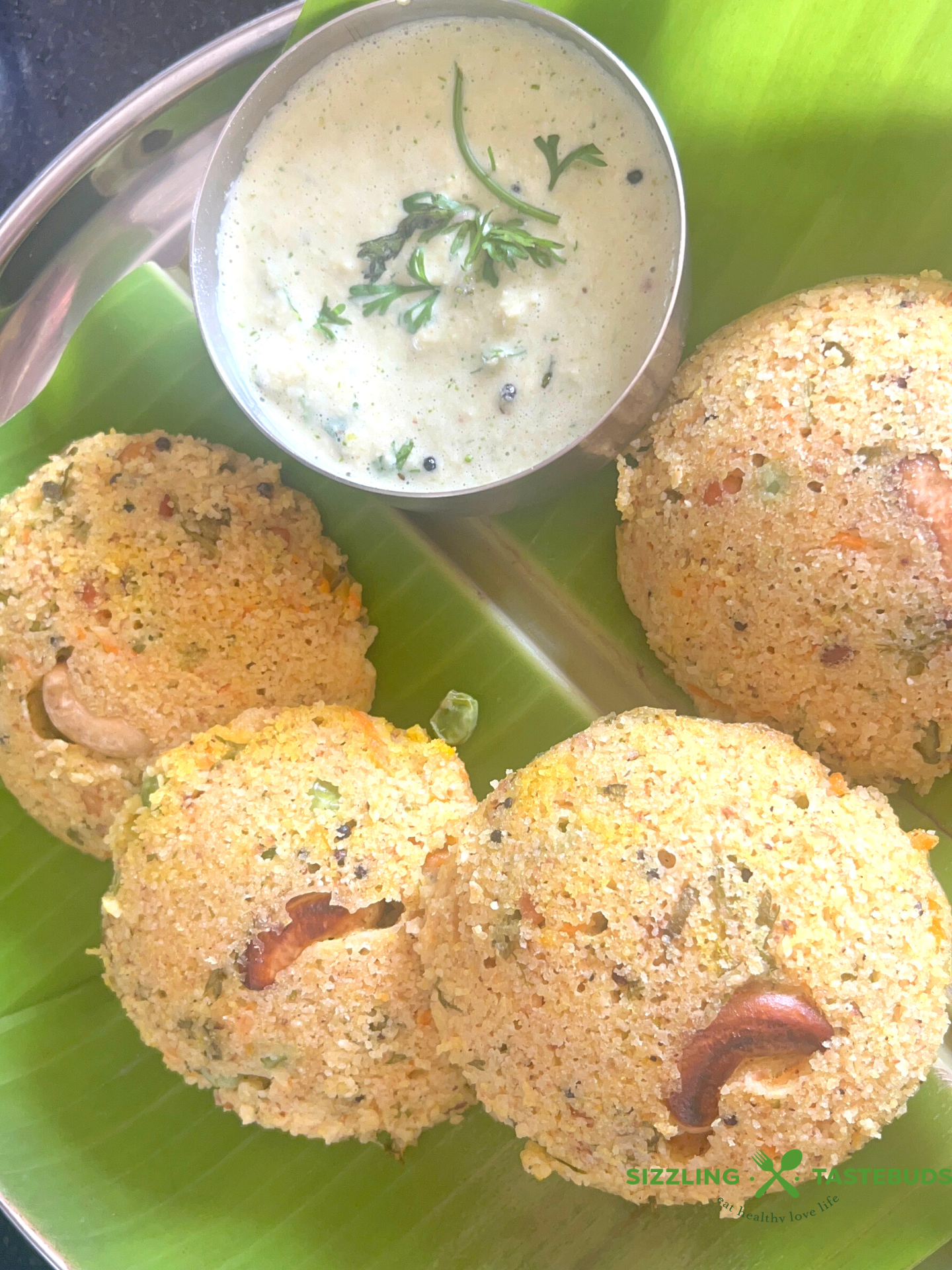 nstant Oats Idli is a quick to make Idli (steamed cakes) made with Oats and Semolina. Served with Chutney or Sambhar for a delicious breakfast or snack