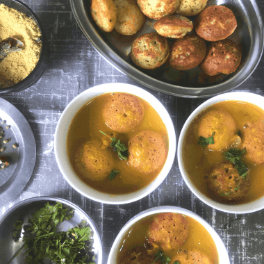 Darshini Style Bonda Soup is a protein rich Snack / Appetiser which is NOT deep fried. The lentil dumplings are served in an aromatic soup like broth