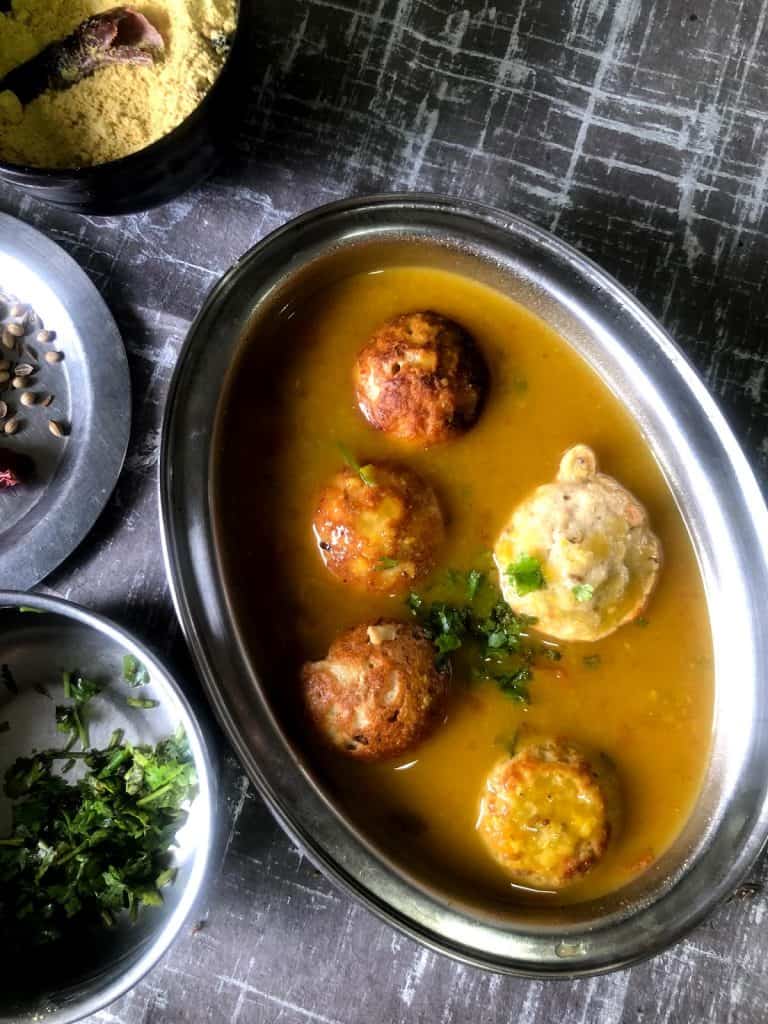 Darshini Style Bonda Soup is a protein rich Snack / Appetiser which is NOT deep fried. The lentil dumplings are served in an aromatic soup like broth