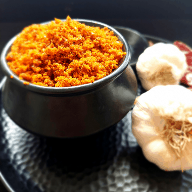 Lasanachi Chutney or Vada pav chutney is a dry chutney powder used as a spicy, pungent accompamiments to Bhakri, Rice, Thalipeeth and Vada Pav.