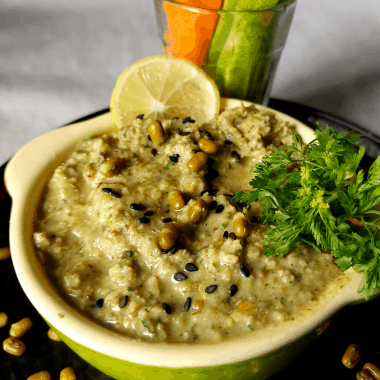 Mung Bean Hummus (Moong Bean Hummus) is a healthy, low fat, low oil hummus or dip made with Whole Green Mung Beans and basic pantry spices.