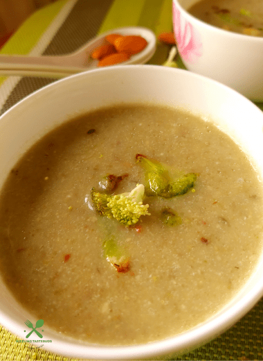 Broccoli Almond Soup is a Vegan, Gluten Free Soup made with the goodness of broccoli, almonds simmered in a homemade veg broth. Makes for a filling appetiser or even a meal.