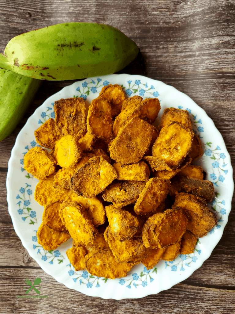 Airfryer Banana Crisps is a low cal and low carb GF, Vegan Snack made with raw banana, Chickpeas flour and basic spices. SErved as a side or a snack