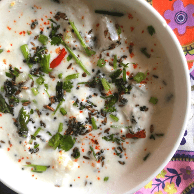 Adraki Rathaloo Raita refers to Sweet Potatoes stewed in a spiced ginger-yoghurt sauce. Eaten as a meal by itself or served with Pulav or Biryani