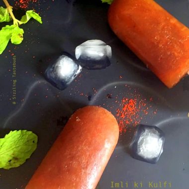 A lip smacking No-cook popsicle made with spiced date tamarind chutney. Perfect for summers!