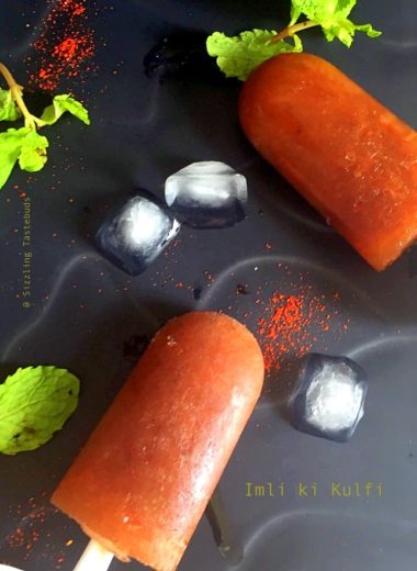 A lip smacking No-cook popsicle made with spiced date tamarind chutney. Perfect for summers!