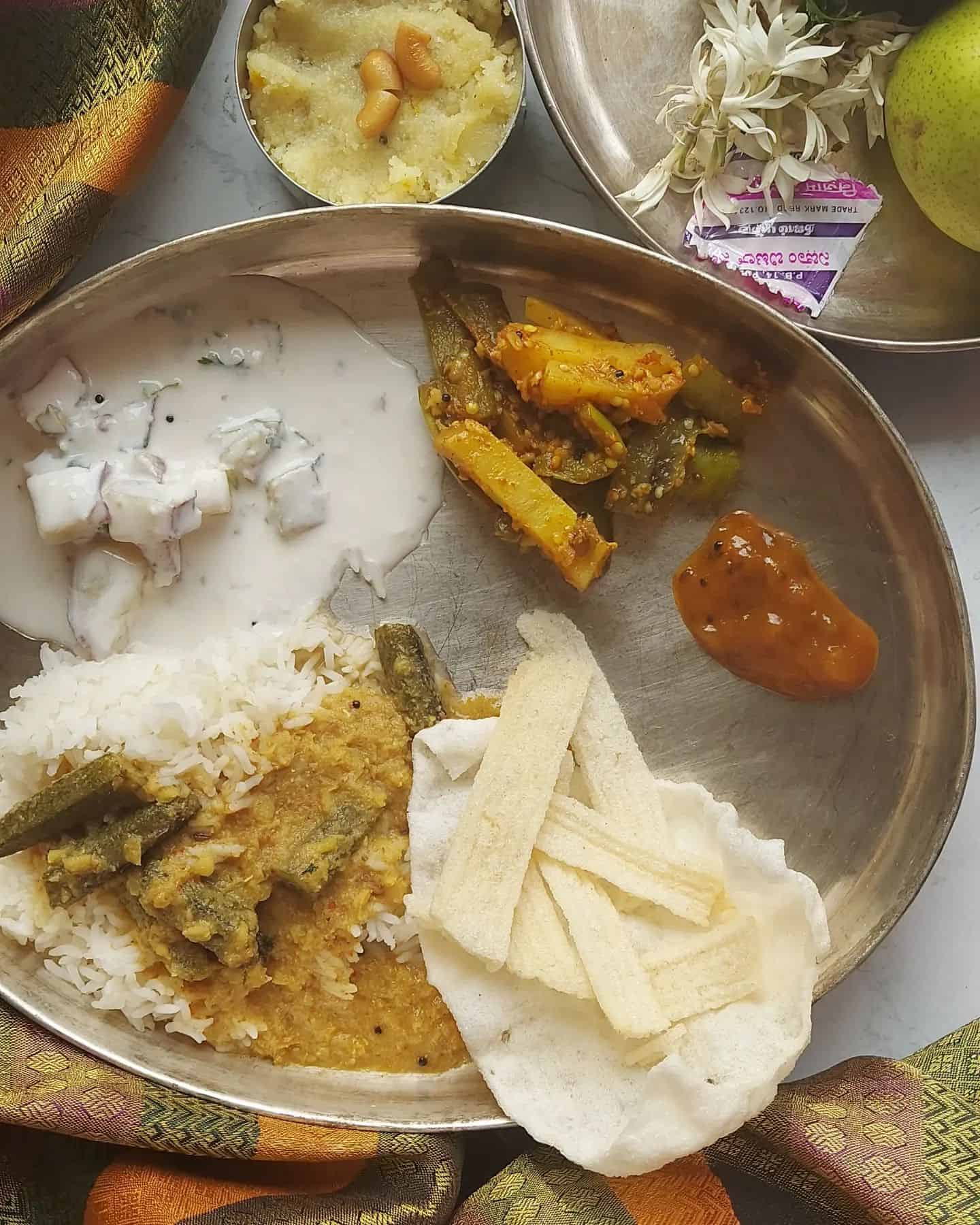 Eid Mubarak and happy akshaya tritiya to those who celebrate either of the (why not both 🙂) 

 Festival meal can mean only one thing for us - a slightly elaborate lunch (call it brunch 😜) from dishes across the two states :) 

#onmyplate with - 

🌸 Sadam - nei- vedakkai arichivita sambhar (rice - ghee - okra sambhar with fresh ground paste)
🌸 Katrikkai urulai podi curry (brinjal and potato dry saute with vangibhath masala, Mysore style ☺️)
🌸 Mangai pachadi (needs no introduction - tangy spicy mango relish)
🌸 Swet potato ginger raita (the Tamil name is tooooo long 😜😜)
🌸 Arisi applam from @srivarahafoods and kuchi vadam from @mylaporekitchens 
🌸 Karnataka style balehannu sajjige. (banana sheera / halwa, Udupi style)
🌸 Curd / buttermilk (nip)

👉👉 Follow @sizzlingtastebuds for more healthy, homemade meals 
👉👉 All recipes are on the blog,  DM if you need any further information

And now to begin the 2nd half of the day ,but first that quick snooze 😴 . Have a great day folks !

#sizzlingtastebuds #minimealsbysizzlingtastebuds #festivalthali #akshayatritiya #engaathuthaligai #thaligai #thali #meals #mealsforfestivals #noonionnogarlic #southindianvegetarian #vegetarianfood #southindianfood #vegetarian #indianthali #indianmeal #mumbaiblogger #yummy #instafood #instayum #instathali