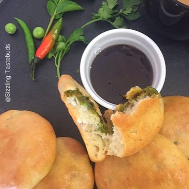 Baked Matar Kachori is a healthy Baked version of the stuffed Kachori with no deep frying involved. Served as a snack at tea time or for breakfast.