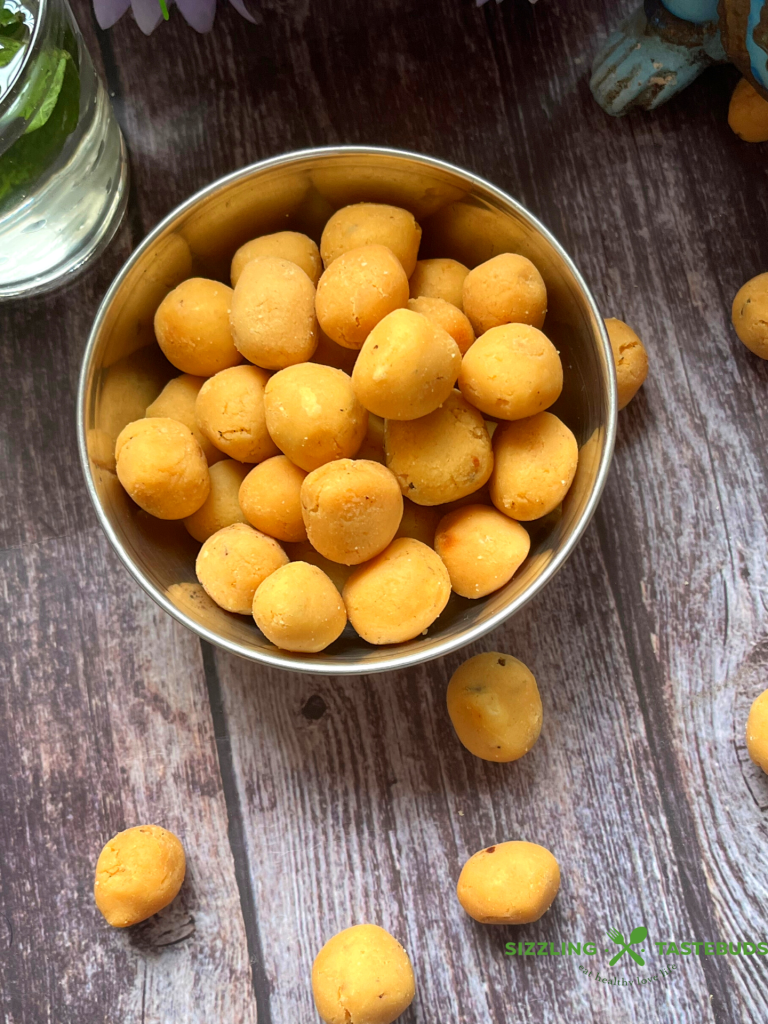 Thinai Seedai or Cheedai are crispy crunchy, deep fried savoury flour based snacks made with Millet flour , usually made for festivals like Krishna Janmashtami or served as a snack with tea or coffee.