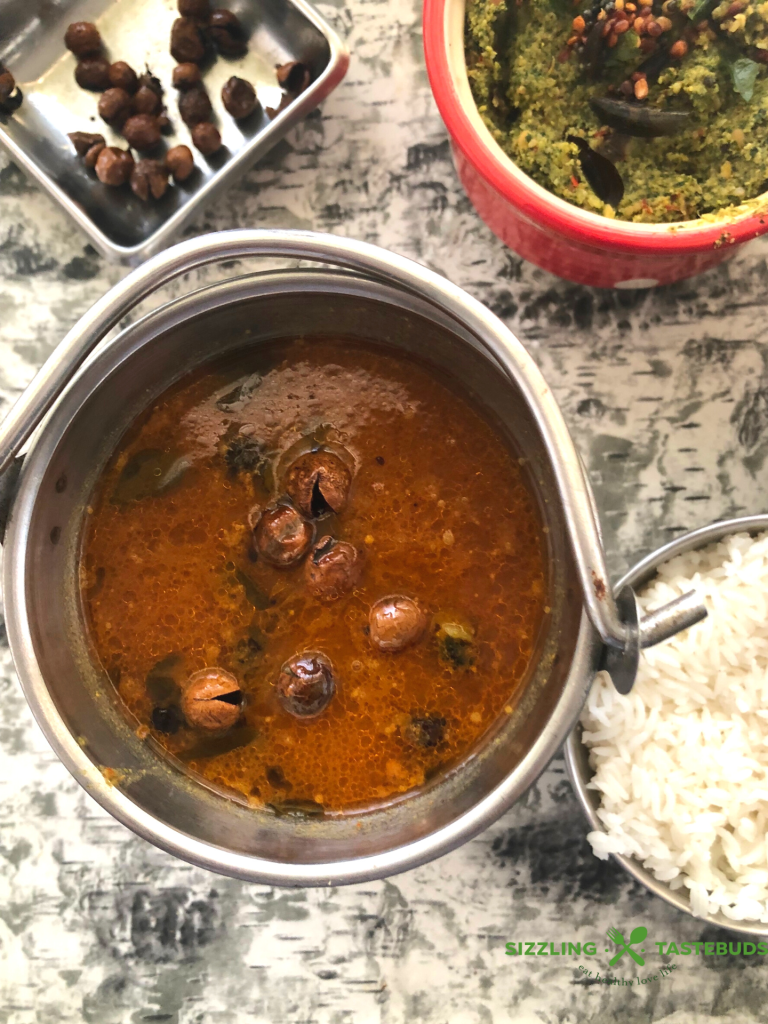 Arichuvitta Sundakkai Vatha kuzhambu is a Tamilnadu special dish made with tamarind base, sun dried condiments and a specially ground spice powder. Served with rice and Usli or Thogyal 