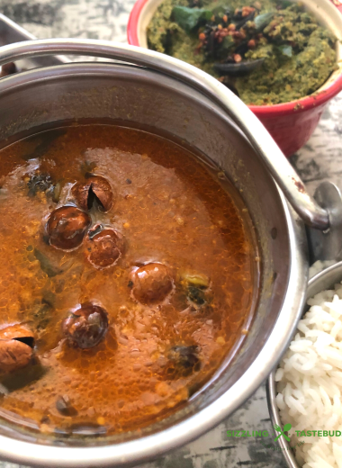 Arichuvitta Sundakkai Vatha kuzhambu is a Tamilnadu special dish made with tamarind base, sun dried condiments and a specially ground spice powder. Served with rice and Usli or Thogyal