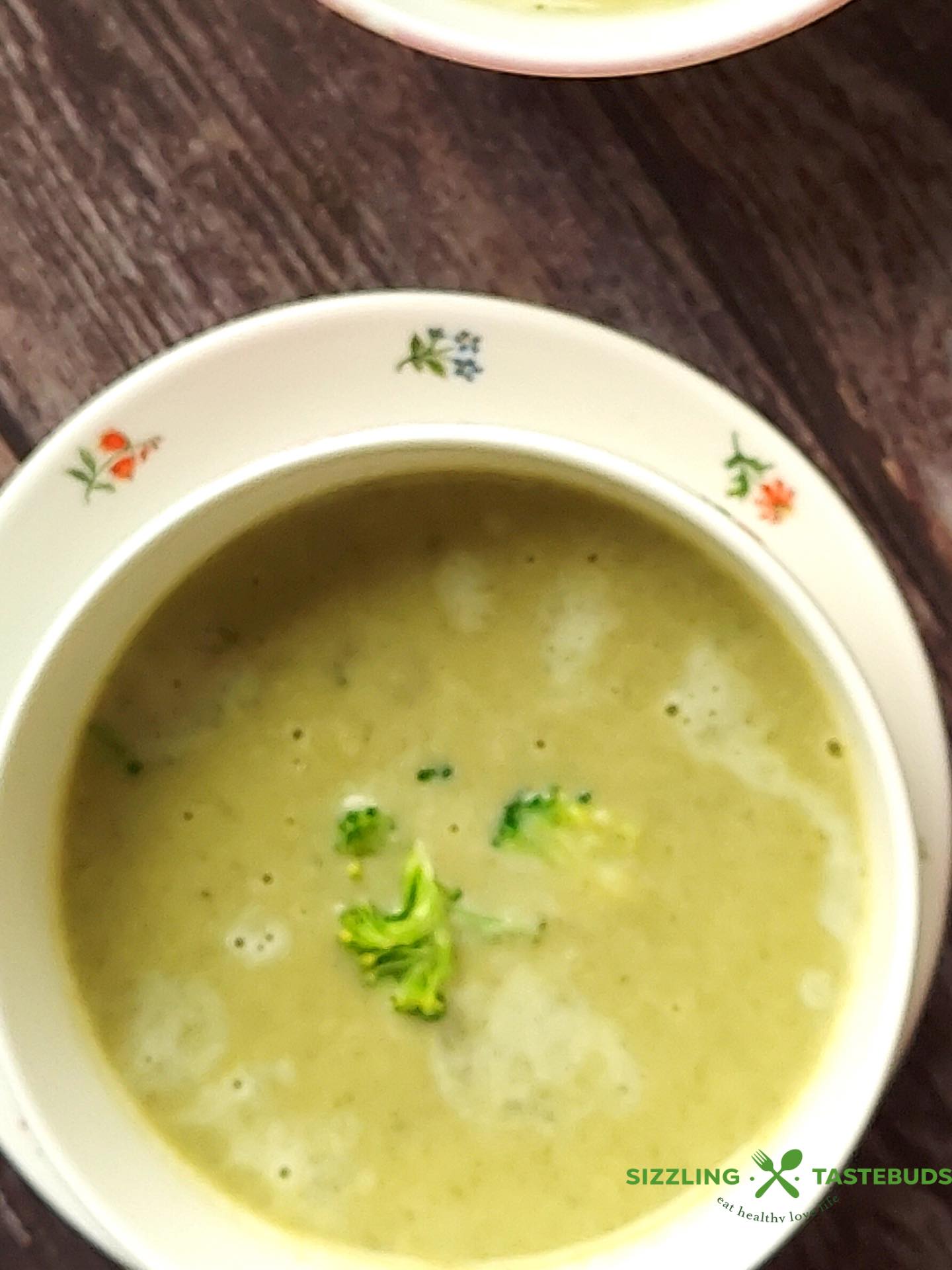 An Aromatic and delicious Winter Special Vegan Brocolli Soup with warming spices. Can be served as an appetiser or for brunch.