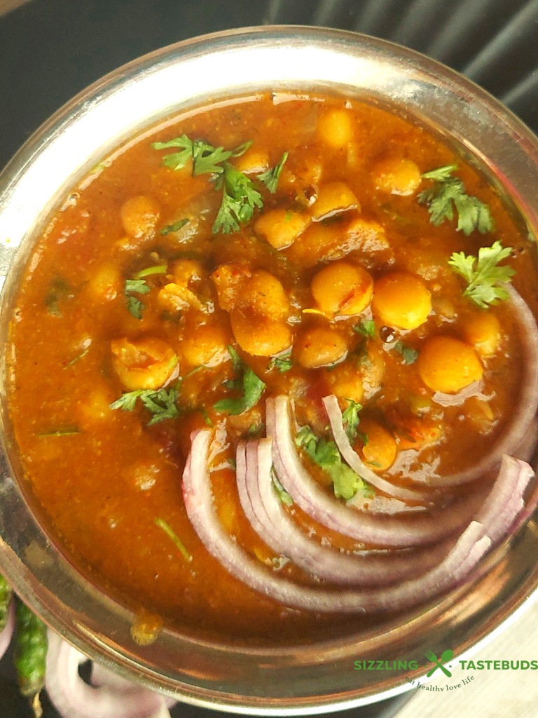 Safed Vatanyachi Usal is a curry made with rehydrated white peas slow cooked in a tangy spicy base. Served with Pav (bread rolls) or Roti (Flatbread).
