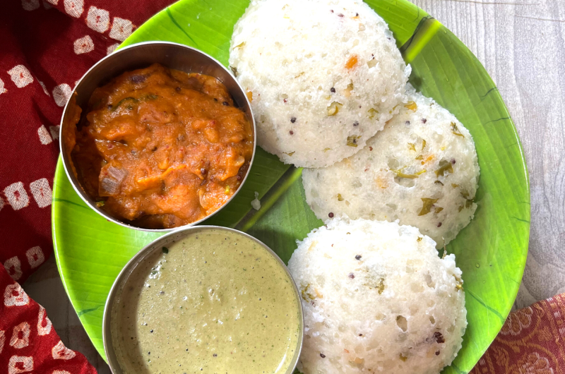 Sabbakki Idli or Sago Idli is a no grind, easy to make Idli using Tapioca / sago pearls. Tastes delicious with any spicy chutney or Sambar.