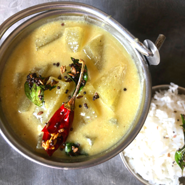 Kumbalakayi majjigehuli is ashgourd yoghurt curry made in Karnataka cuisine. Served with hot steamed rice and a dry saute on the side.