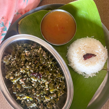 Achinga Payar Thoran refers to a no onion no garlic stir fry with long yard beans, tempered with coconut. Usually served with Rice + Sambhar or Rasam