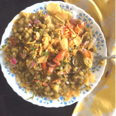 Masala Puri or Masaal Puri is an iconic Street food or Chaat dish made in and around Bangalore. It is a delicious chaat made with soaked and cooked legumes served with a variety of condiments.