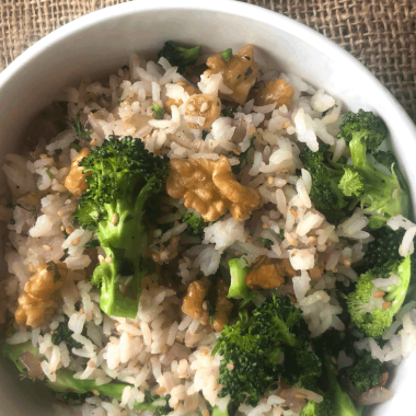 Walnut Broccoli Rice is a quick to make Gluten Free mains that combines the goodness or walnuts and broccoli in a One Pot meal