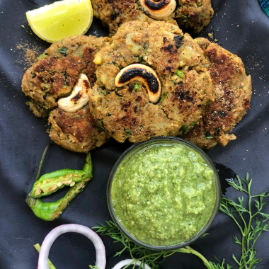 Soya Kebab is a gluten Free, vegan + protein rich Appetiser or snack made with everyday pantry ingredients. Served with Green chutney as a delicious party snack.