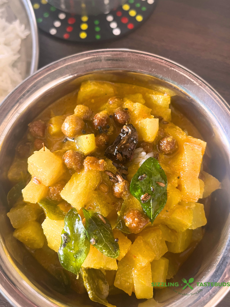 Konkani Kuvala Channe Ghashi or GSB Channe Ghashi is a coconut-based curry made with black chickpeas, popular in Gaud Saraswat Brahmin cuisine.