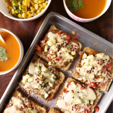 Pav Bhaji Pizza is a quick to make snack or light dinner with leftover pav bhaji masala and basic pantry essentials. Customisable as a Gluten Free or Vegan snack too.