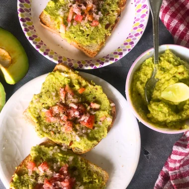 Avocado Spread is a gluten free, no cook,100% vegan delicious spread or dip made with avocado and basic pantry ingredients.